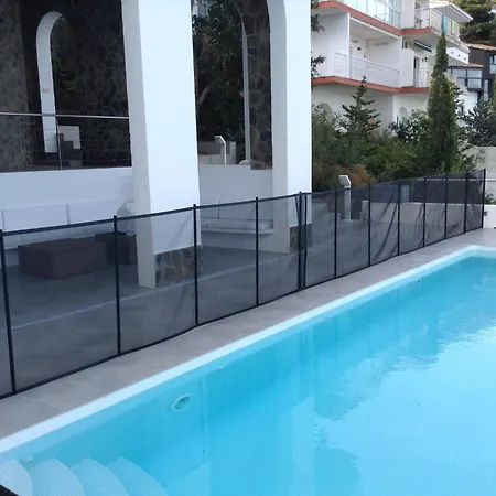 Appartement In With Private Pool & Sea Views Roses