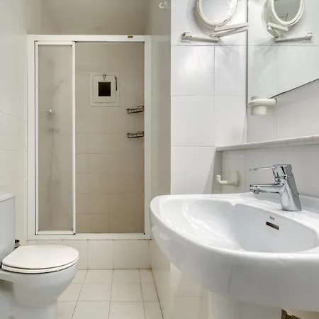 Appartement In With Private Pool & Sea Views Roses