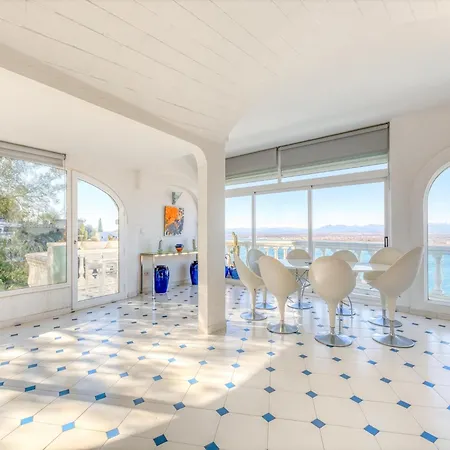 In With Private Pool & Sea Views * Roses