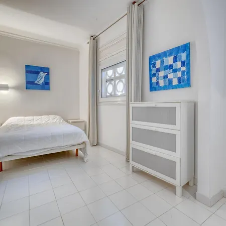 In With Private Pool & Sea Views