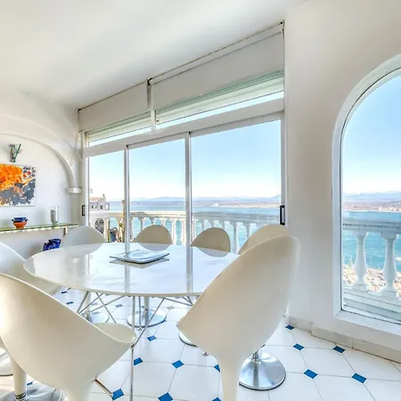 Appartement In With Private Pool & Sea Views Roses