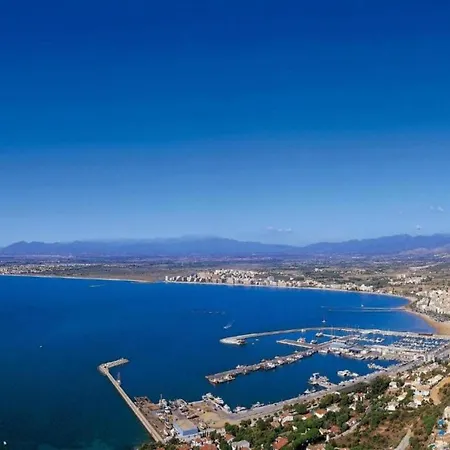 Appartement In With Private Pool & Sea Views Roses
