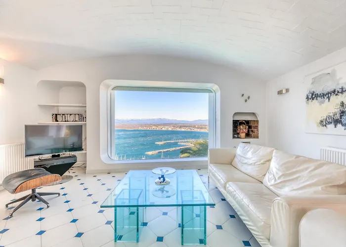 Lejlighed In With Private Pool & Sea Views *