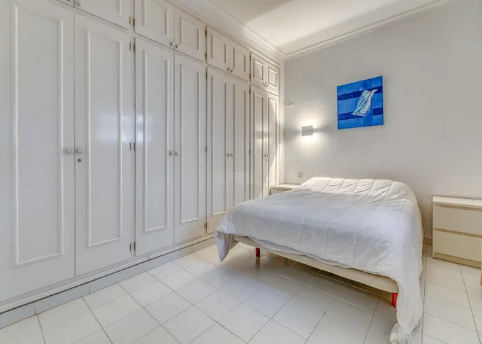 In With Private Pool & Sea Views *
