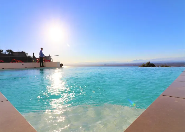 Lejlighed In With Private Pool & Sea Views *