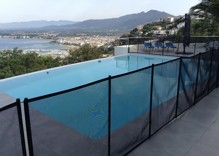 In With Private Pool & Sea Views * Roses