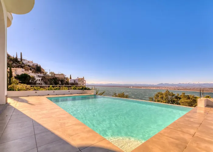 Lejlighed In With Private Pool & Sea Views Roses
