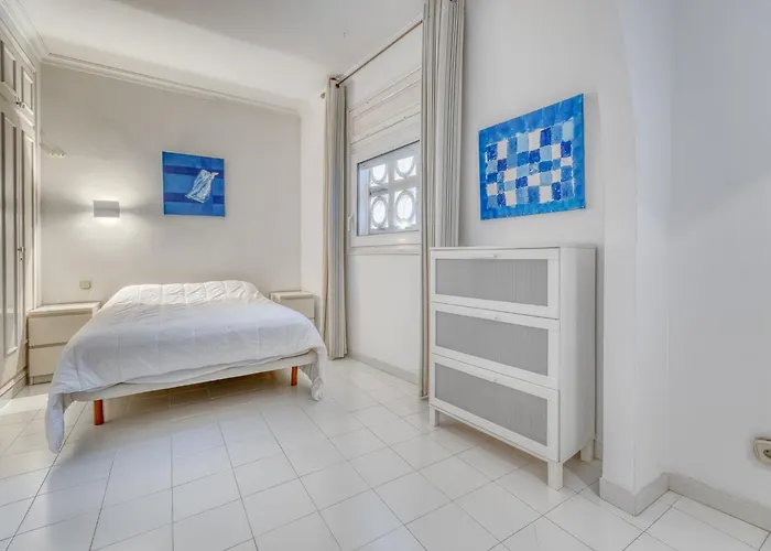 In With Private Pool & Sea Views