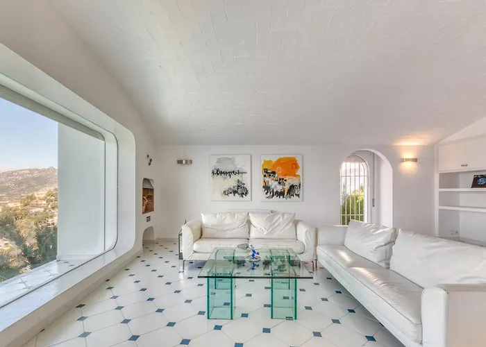 In With Private Pool & Sea Views Roses