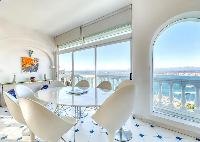 Lejlighed In With Private Pool & Sea Views Roses